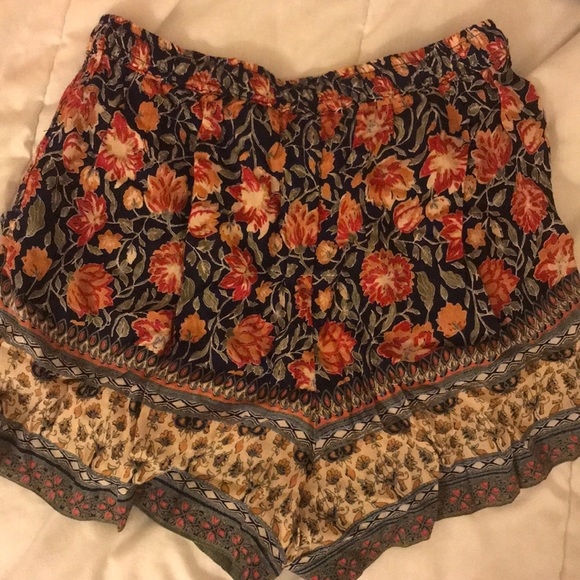 floral flowy shorts - Picture 2 of 3